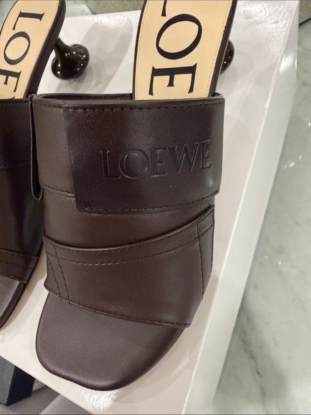 Loewe - Picture 2 of 4